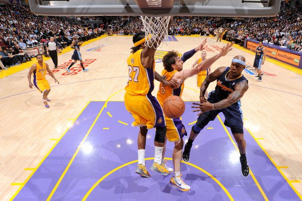 何球队后防 何球队后防